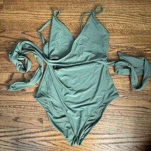 Aerie wrap swimsuit, Large, excellent used condition, army green color
